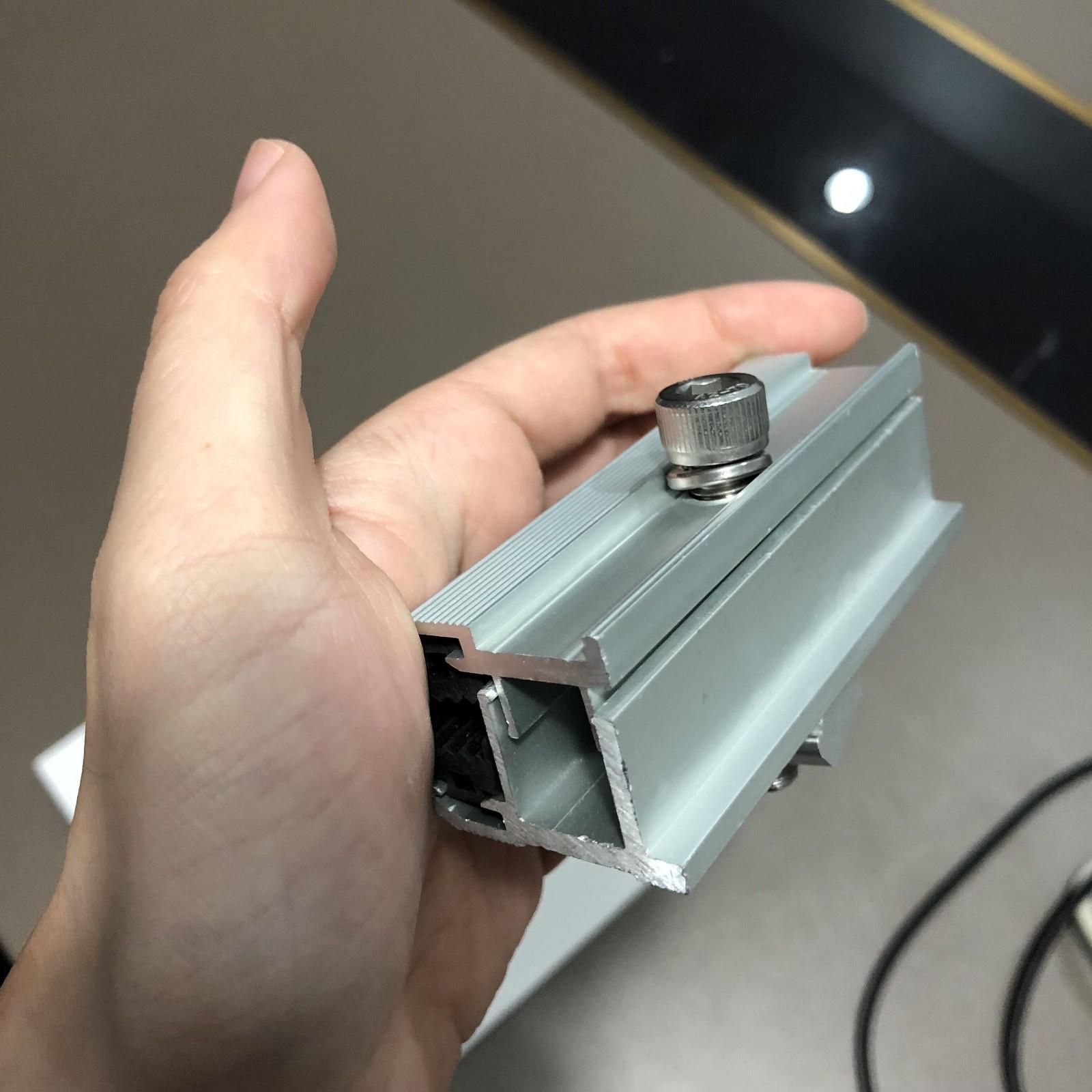 bezrámová svorka modulu frameless module clamp