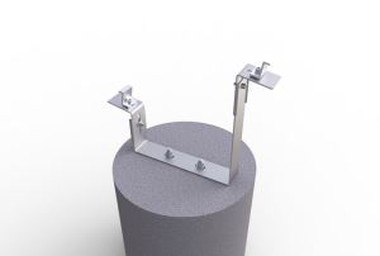 Nastaviteľný oceľový predradník pre solárne panely pre montáž na plochú strechu