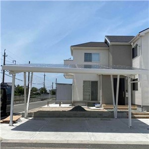 Solárne konštrukcie obytných prístreškov pre autá